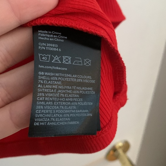 ⭐️HOST PICK⭐️ [L] NWT - H&M off the shoulder top - Picture 5 of 6